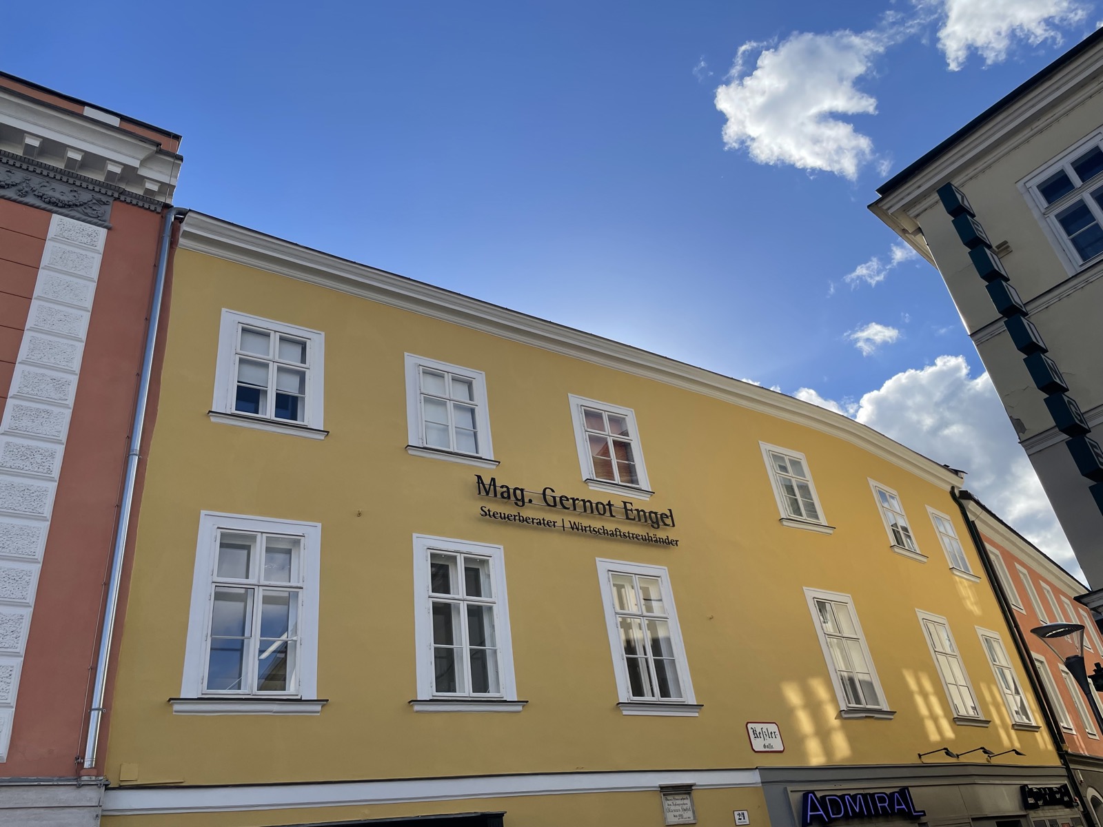 Kanzleigebäude am Hauptplatz